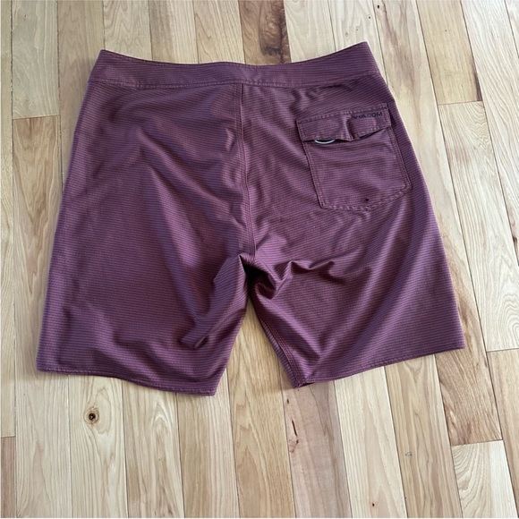 Men’s size 38 Volcom hybrid swim shorts - Picture 2 of 3